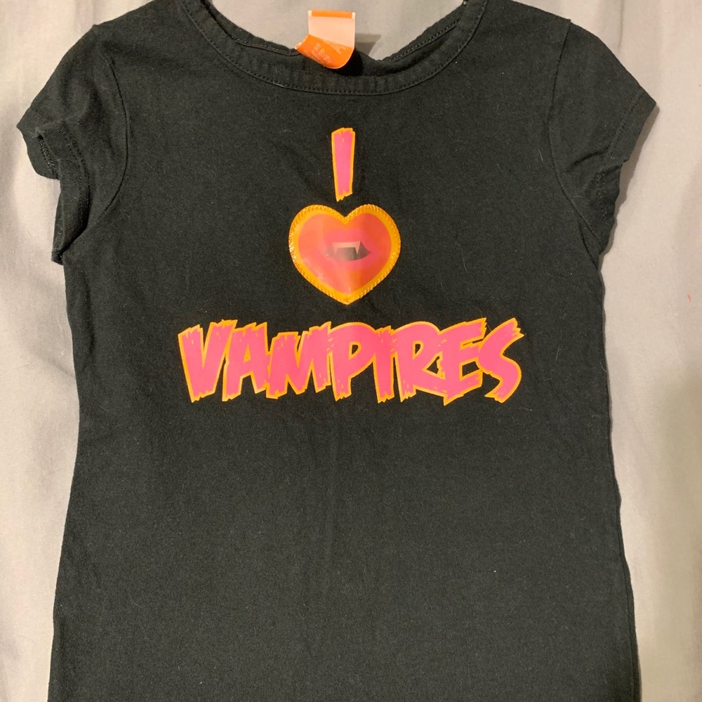 Holiday “I Love Vampires” Short Sleeve Shirt